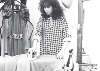 Ofra Haza ironing, 1986