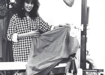 Ofra Haza ironing, 1986