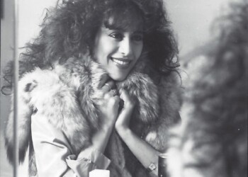 Ofra Haza in front of the mirror, 1986