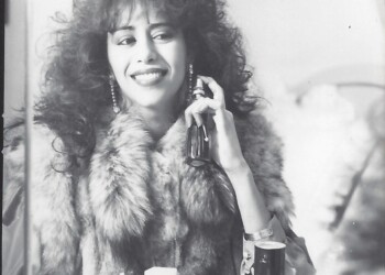 Ofra Haza in front of the mirror, 1986