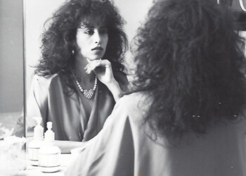 Ofra Haza in front of the mirror, 1986