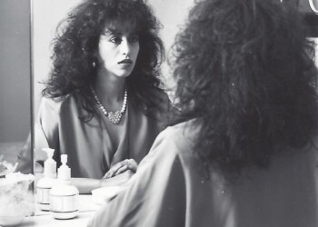 Ofra Haza in front of the mirror, 1986