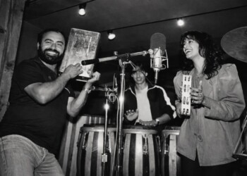 עפרה חזה בהקלטות האלבום "שירי תימן", 1984