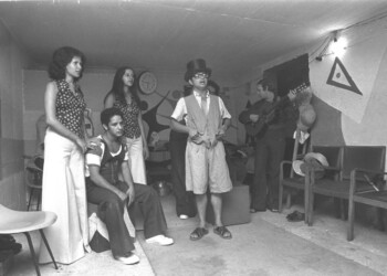 עפרה חזה עם סדנת תיאטרון שכונת התקווה