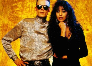 עפרה חזה עם אנדרו אלדריץ' (סיסטרס אוף מרסי)