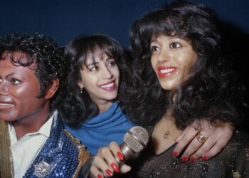 עפרה חזה במוזיאון השעווה