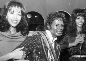 עפרה חזה במוזיאון השעווה