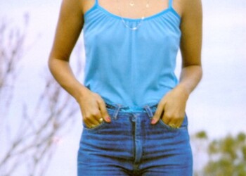 פוסטר של עפרה חזה