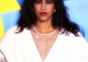 פוסטר של עפרה חזה