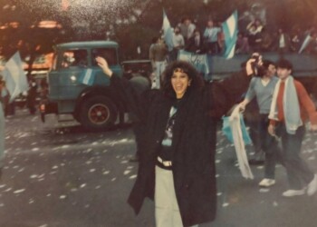 עפרה חזה בארגנטינה