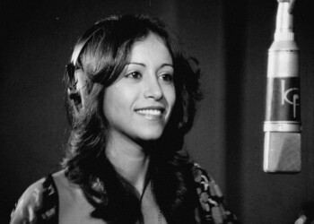 עפרה חזה בסרט "נערת הפרברים", 1979