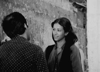 עפרה חזה בסרט "נערת הפרברים", 1979