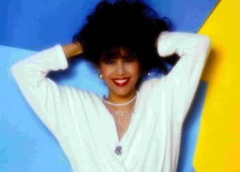 עפרה חזה, אדמה, 1985