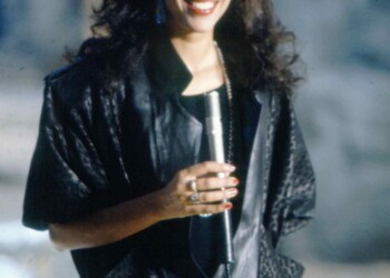 עפרה חזה בצילומי הקלטת "פנטזיה", 1986