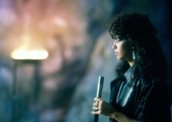 עפרה חזה בצילומי הקלטת "פנטזיה", 1986