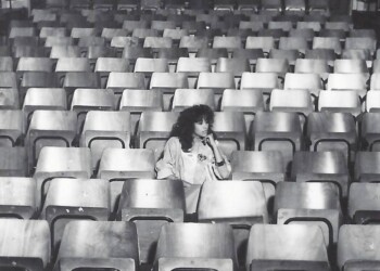 עפרה חזה לפני הופעה, 1986