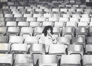 עפרה חזה לפני הופעה, 1986