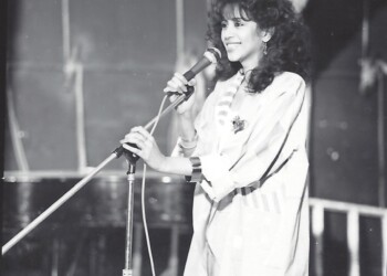 עפרה חזה לקראת ההופעה, 1986