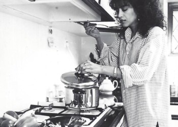 עפרה חזה מבשלת, 1986