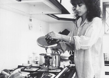 עפרה חזה מבשלת, 1986