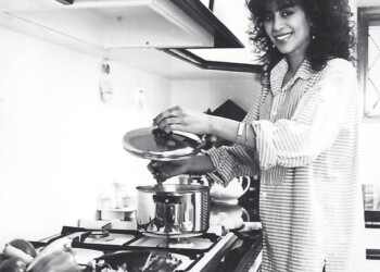 עפרה חזה מבשלת, 1986