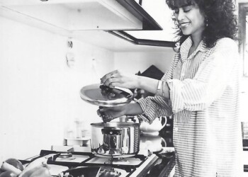 עפרה חזה מבשלת, 1986