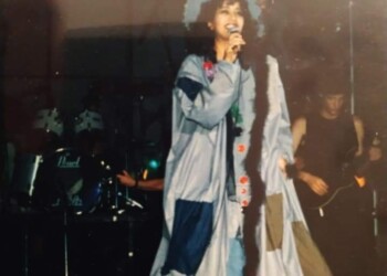 עפרה חזה על הבמה, 1986