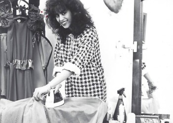 עפרה חזה מגהצת, 1986