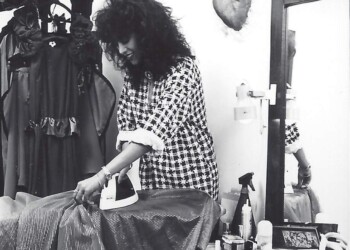 עפרה חזה מגהצת, 1986