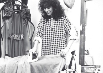 עפרה חזה מגהצת, 1986