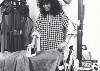 עפרה חזה מגהצת, 1986