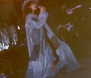 עפרה חזה על הבמה, 1986