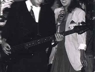 עפרה חזה על הבמה, 1986