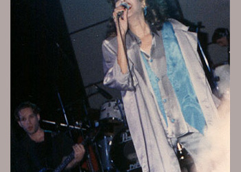 עפרה חזה על הבמה, 1986