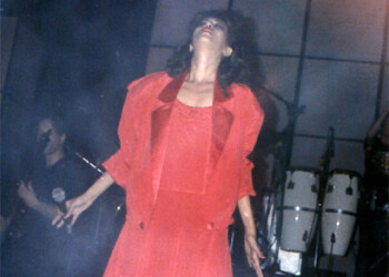 עפרה חזה על הבמה, 1986