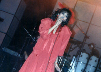 עפרה חזה על הבמה, 1986