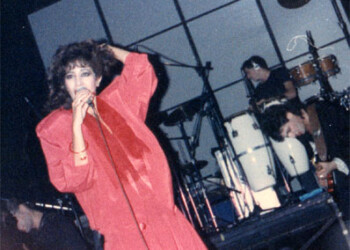 עפרה חזה על הבמה, 1986