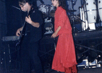 עפרה חזה על הבמה, 1986