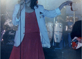 עפרה חזה על הבמה, 1986