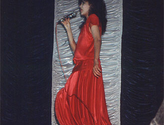 עפרה חזה על הבמה, 1986