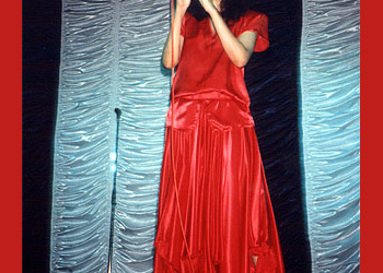 עפרה חזה על הבמה, 1986