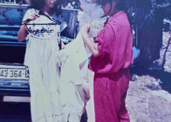 עפרה חזה בצילומי האלבום "שירי מולדת ג'", 1987