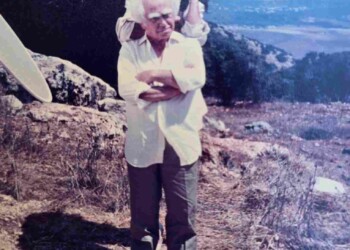 עפרה חזה בצילומי האלבום "שירי מולדת ג'", 1987