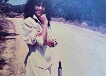 עפרה חזה בצילומי האלבום "שירי מולדת ג'", 1987