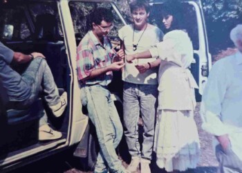 עפרה חזה בצילומי האלבום "שירי מולדת ג'", 1987