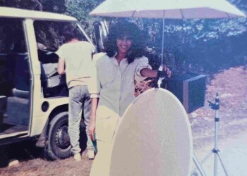 עפרה חזה בצילומי האלבום "שירי מולדת ג'", 1987