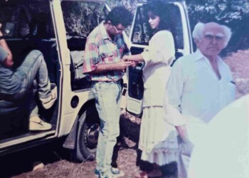 עפרה חזה בצילומי האלבום "שירי מולדת ג'", 1987