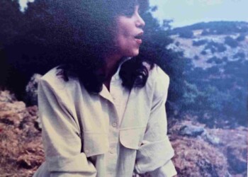 עפרה חזה בצילומי האלבום "שירי מולדת ג'", 1987