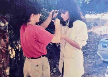 עפרה חזה בצילומי האלבום "שירי מולדת ג'", 1987