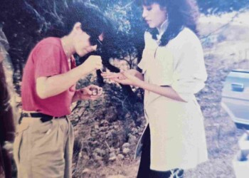 עפרה חזה בצילומי האלבום "שירי מולדת ג'", 1987